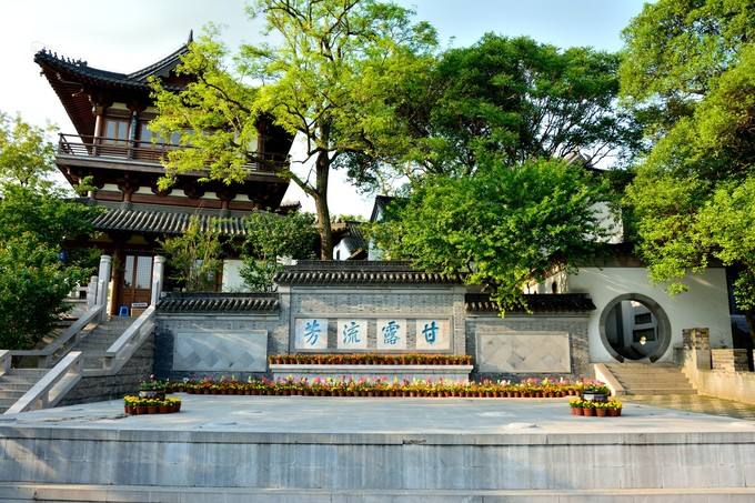 次北固山下