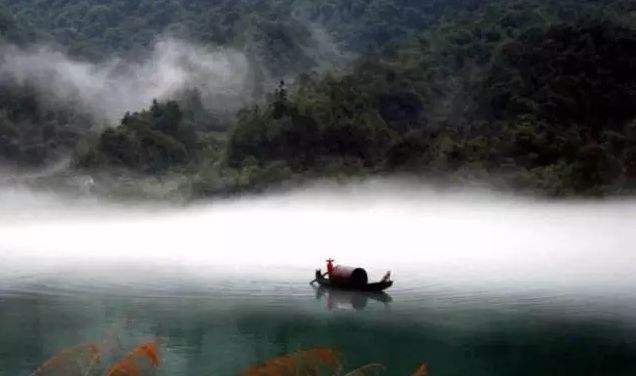 月下飞天镜， 云生结海楼
